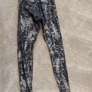Lululemon Black and silver Wunderunder  leggings